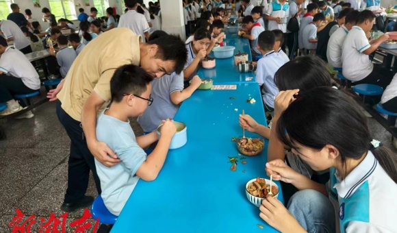 汉寿县龙阳街道:全力守护学生“舌尖上的安全”