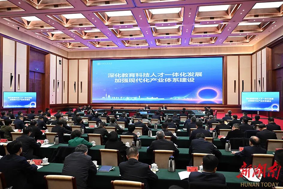 沈晓明：一体推进教育科技人才发展 为实现“三高四新”美好蓝图提供有力支撑